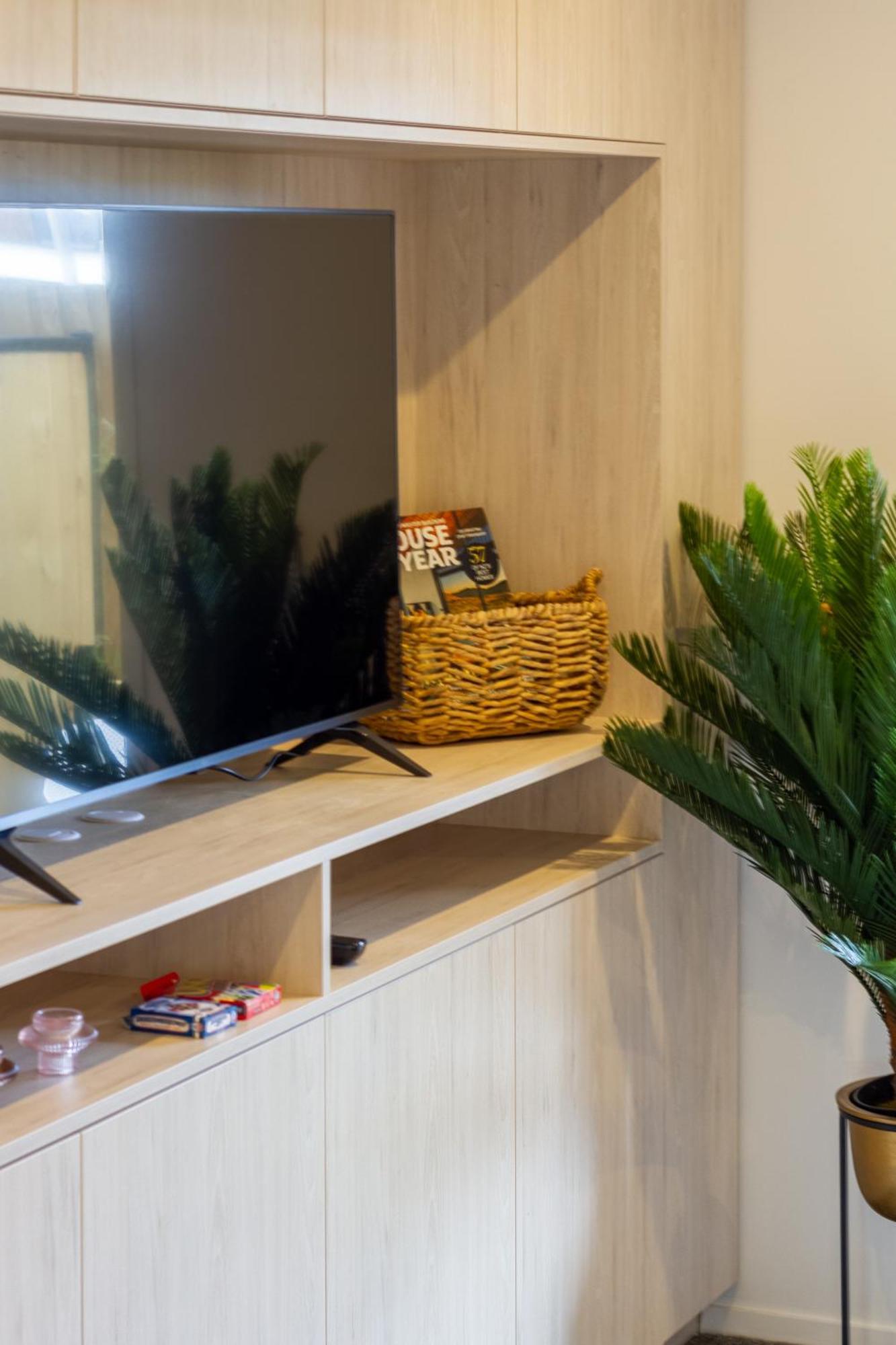 Downtown Comfort: Modern Studio With Backyard Christchurch Exterior foto