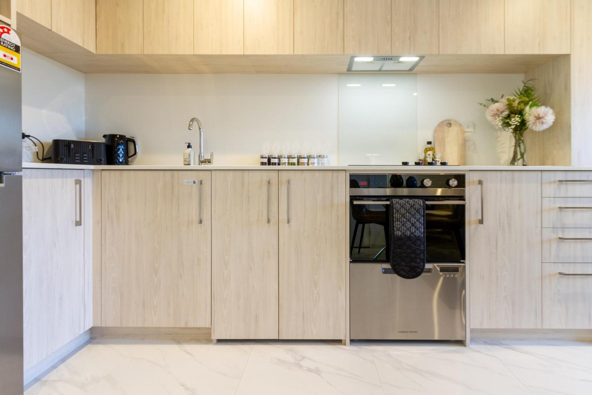 Downtown Comfort: Modern Studio With Backyard Christchurch Exterior foto